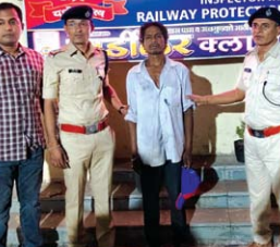 वंदे भारत एक्सप्रेस में सांप छाेड़ने वाला गिरफ्तार